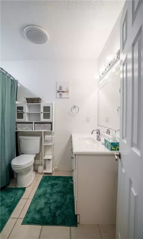 Bath - 950 Suncrest Dr, Springfield, OH 45503 photo 1 of 2