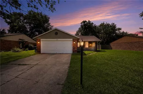8377 Schoolgate Dr, Huber Heights, OH 45424