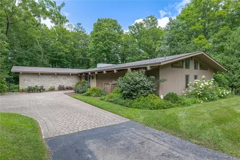 2036 W Alex Bell Rd, West Carrollton, OH 45449
