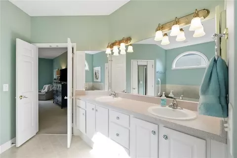 Bath - 1256 Forest Walk Dr, Centerville, OH 45459 photo 2 of 7