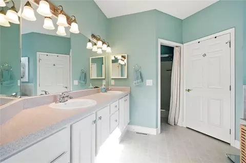 Bath - 1256 Forest Walk Dr, Centerville, OH 45459 photo 1 of 7