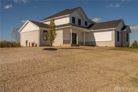 Exterior - 3631 Kingsgate Ln, Springfield, OH 45503 photo 5 of 13