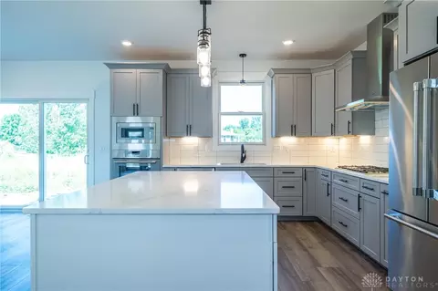 Kitchen - 3631 Kingsgate Ln, Springfield, OH 45503 photo 2 of 11
