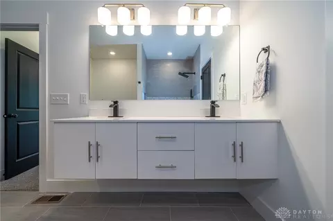 Bath - 3631 Kingsgate Ln, Springfield, OH 45503 photo 5 of 11