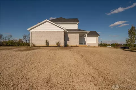 Exterior - 3631 Kingsgate Ln, Springfield, OH 45503 photo 6 of 13