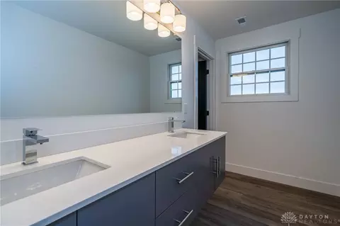 Bath - 3631 Kingsgate Ln, Springfield, OH 45503 photo 9 of 11