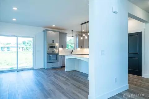 Entry Way - 3631 Kingsgate Ln, Springfield, OH 45503 photo 2 of 13