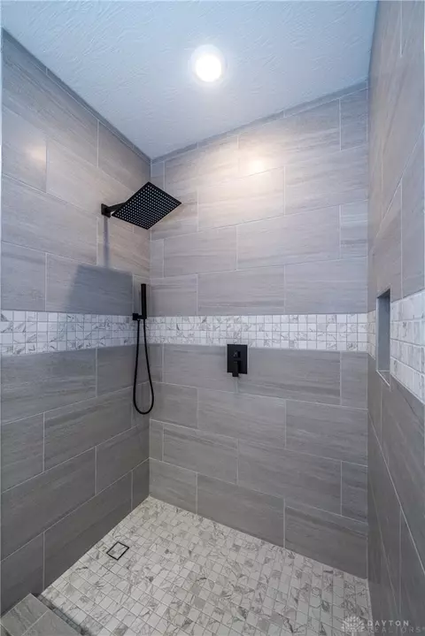 Bath - 3631 Kingsgate Ln, Springfield, OH 45503 photo 6 of 11