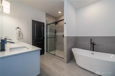 Bath - 3631 Kingsgate Ln, Springfield, OH 45503 photo 1 of 11