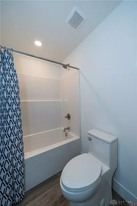 Bath - 3631 Kingsgate Ln, Springfield, OH 45503 photo 11 of 11