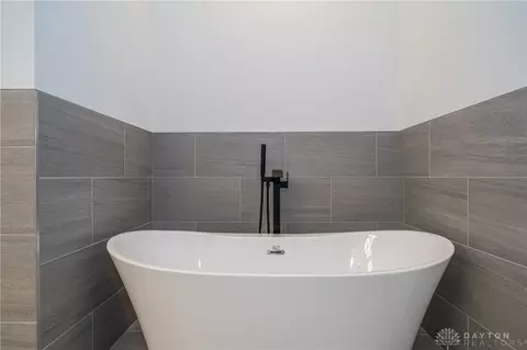 Bath - 3631 Kingsgate Ln, Springfield, OH 45503 photo 3 of 11