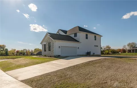 Exterior - 3631 Kingsgate Ln, Springfield, OH 45503 photo 2 of 13