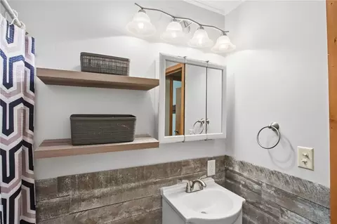 Bath - 106 Corlington Dr, Springfield, OH 45506 photo 1 of 3