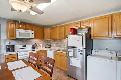 Kitchen - 106 Corlington Dr, Springfield, OH 45506 photo 2 of 2