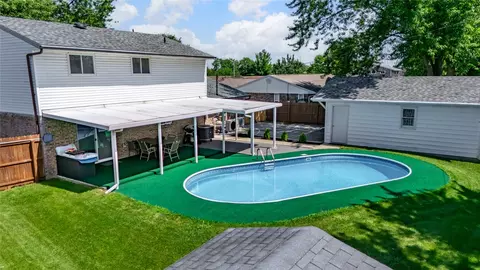 7028 Safari Dr, Huber Heights, OH 45424