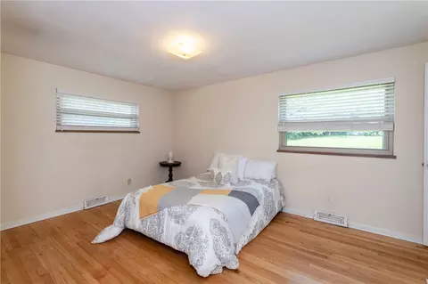 Bedroom - 617 Stoneybrook Dr, Kettering, OH 45429 photo 1 of 7
