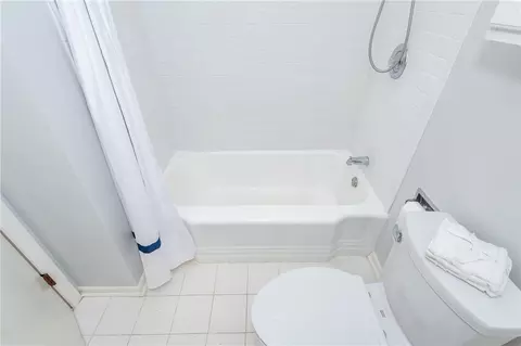 Bath - 617 Stoneybrook Dr, Kettering, OH 45429 photo 7 of 8
