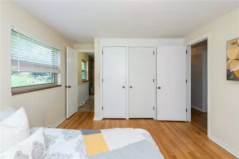 Bedroom - 617 Stoneybrook Dr, Kettering, OH 45429 photo 3 of 7