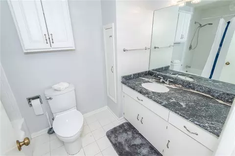Bath - 617 Stoneybrook Dr, Kettering, OH 45429 photo 6 of 8
