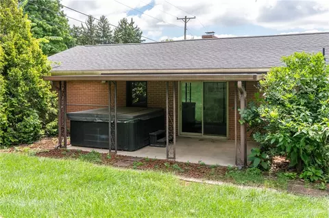 Exterior - 617 Stoneybrook Dr, Kettering, OH 45429 photo 4 of 9