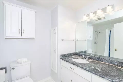 Bath - 617 Stoneybrook Dr, Kettering, OH 45429 photo 5 of 8