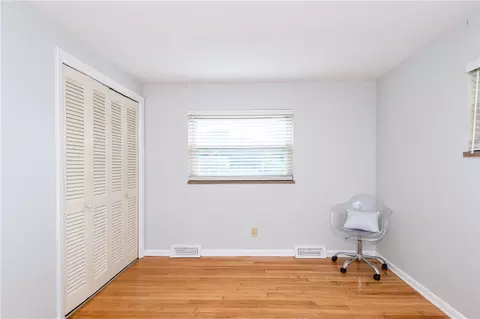Bedroom - 617 Stoneybrook Dr, Kettering, OH 45429 photo 5 of 7