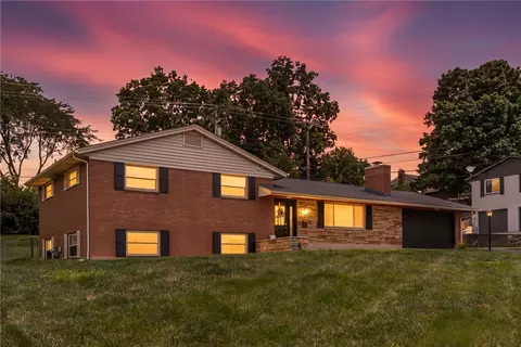 Exterior - 617 Stoneybrook Dr, Kettering, OH 45429 photo 2 of 9