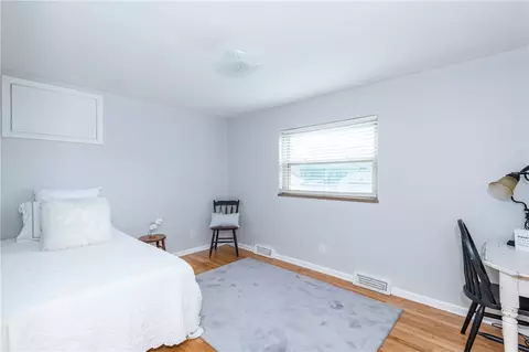 Bedroom - 617 Stoneybrook Dr, Kettering, OH 45429 photo 6 of 7