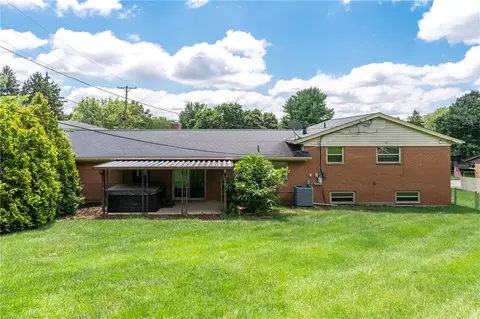 Exterior - 617 Stoneybrook Dr, Kettering, OH 45429 photo 3 of 9