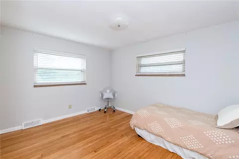 Bedroom - 617 Stoneybrook Dr, Kettering, OH 45429 photo 4 of 7