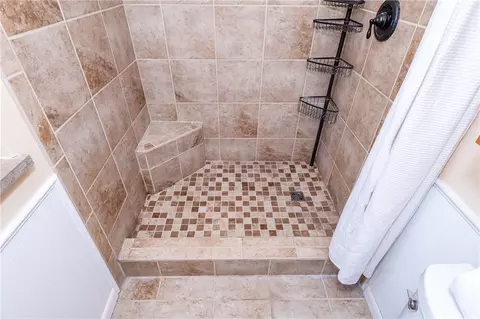 Bath - 617 Stoneybrook Dr, Kettering, OH 45429 photo 3 of 8