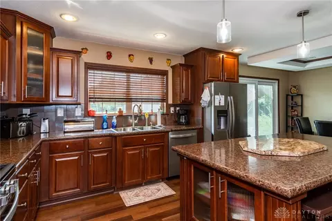 Kitchen - 945 Ormsby Dr, Xenia, OH 45385 photo 4 of 6