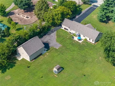 View/Area - 945 Ormsby Dr, Xenia, OH 45385 photo 6 of 11