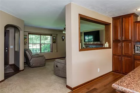 Living - 945 Ormsby Dr, Xenia, OH 45385 photo 3 of 5