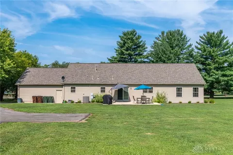 Exterior - 945 Ormsby Dr, Xenia, OH 45385 photo 4 of 13