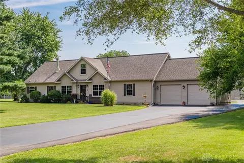 Exterior - 945 Ormsby Dr, Xenia, OH 45385 photo 8 of 13