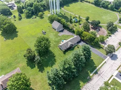 View/Area - 945 Ormsby Dr, Xenia, OH 45385 photo 2 of 11