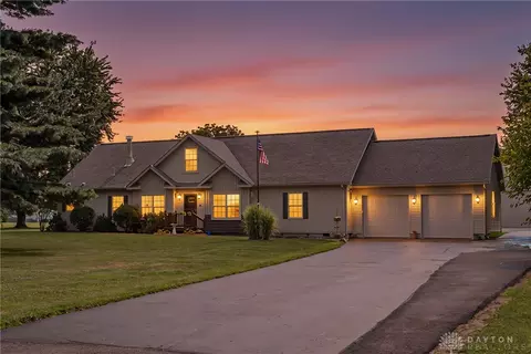 Exterior - 945 Ormsby Dr, Xenia, OH 45385 photo 2 of 13