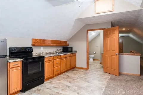 Entry Way - 945 Ormsby Dr, Xenia, OH 45385 photo 3 of 4