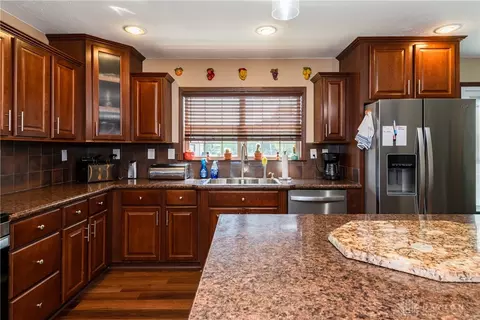 Kitchen - 945 Ormsby Dr, Xenia, OH 45385 photo 3 of 6
