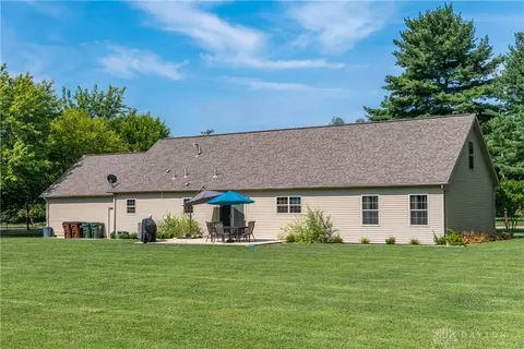 Exterior - 945 Ormsby Dr, Xenia, OH 45385 photo 5 of 13