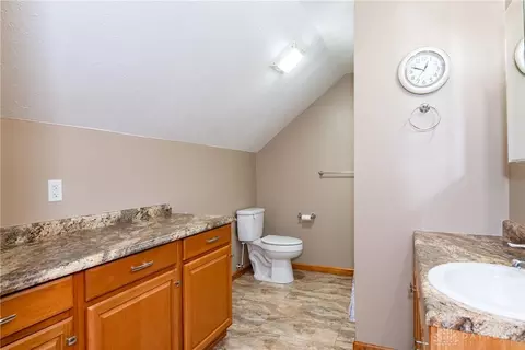 Bath - 945 Ormsby Dr, Xenia, OH 45385 photo 8 of 9