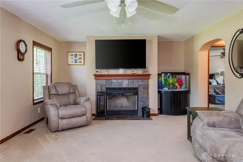 Living - 945 Ormsby Dr, Xenia, OH 45385 photo 2 of 5