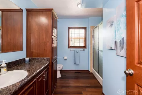 Bath - 945 Ormsby Dr, Xenia, OH 45385 photo 6 of 9