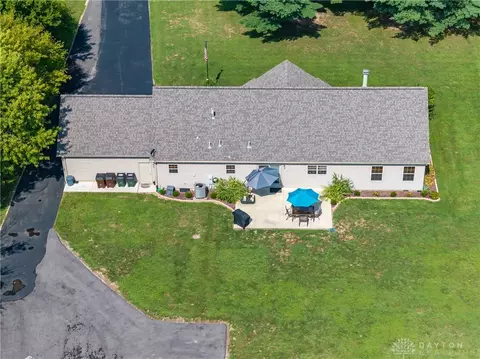 Exterior - 945 Ormsby Dr, Xenia, OH 45385 photo 7 of 13