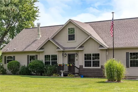 Exterior - 945 Ormsby Dr, Xenia, OH 45385 photo 10 of 13
