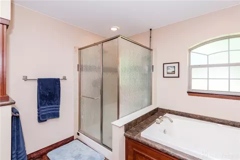Bath - 945 Ormsby Dr, Xenia, OH 45385 photo 4 of 9