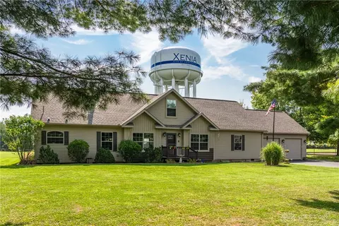 Exterior - 945 Ormsby Dr, Xenia, OH 45385 photo 11 of 13