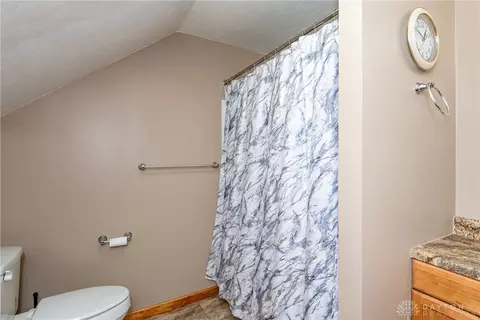 Bath - 945 Ormsby Dr, Xenia, OH 45385 photo 9 of 9