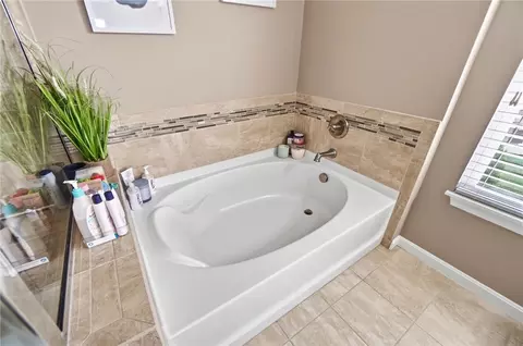 Bath - 5357 Othello Dr, Middletown, OH 45005 photo 3 of 7